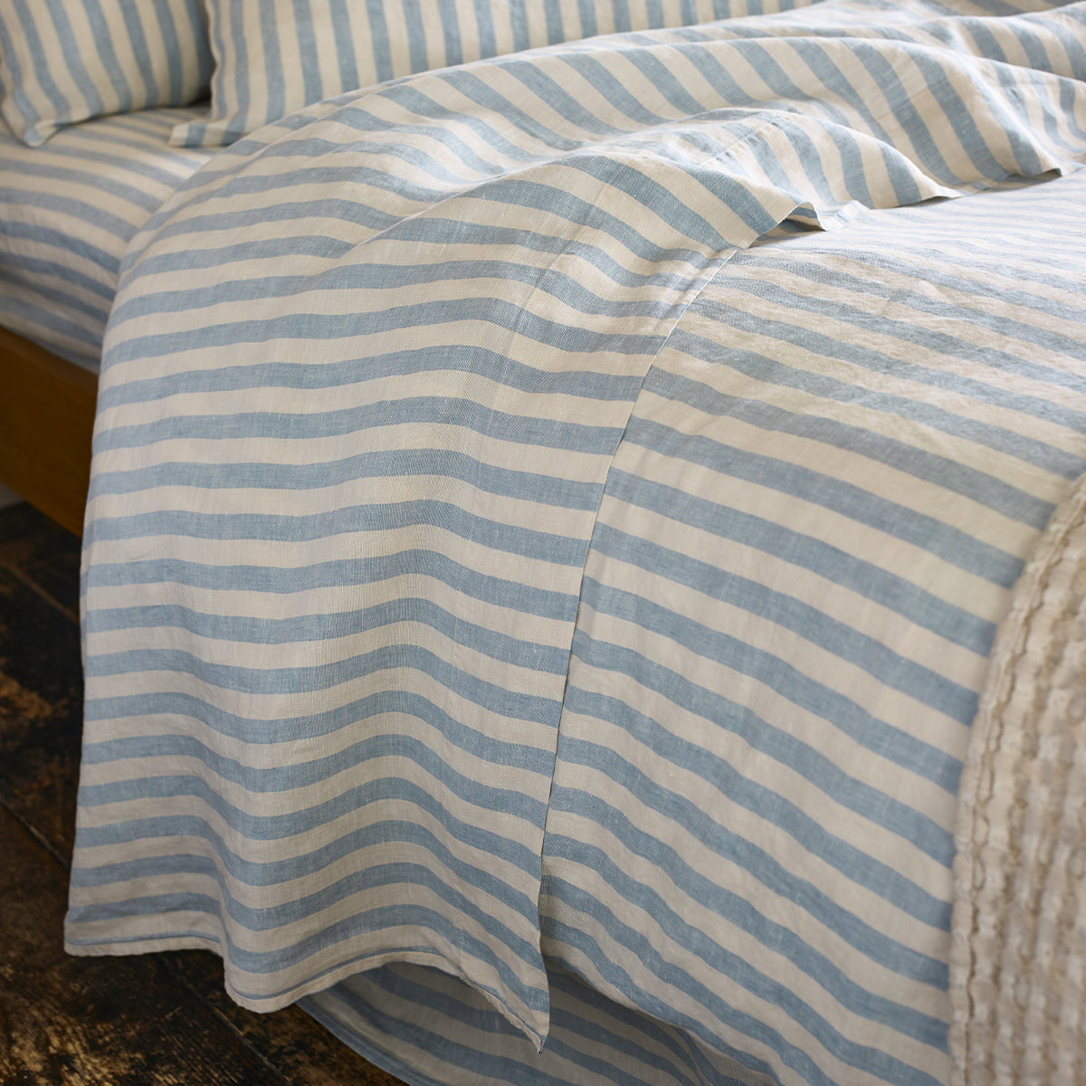 Kalono 100% Linen Flat Sheet – Coastal Blue Pembroke Stripe